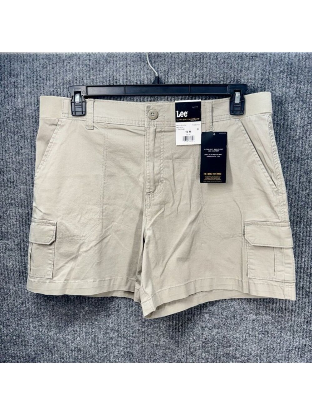 Lee Cargo Shorts Womens 16 Light Taupe Tan Mid Rise 5” Ultra Soft Waistband NEW